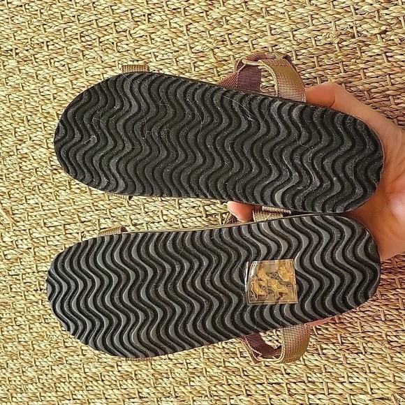 QUPID tan strap sandals in great condition.  Cork bed. Size is 6.5. - Picture 5 of 8